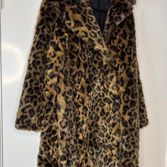 Faux Fur Leopard Print Coat - Fuzzy & Warm Sz XLCozy Faux Fur Coat SOLD OUT - Picture 3 of 9